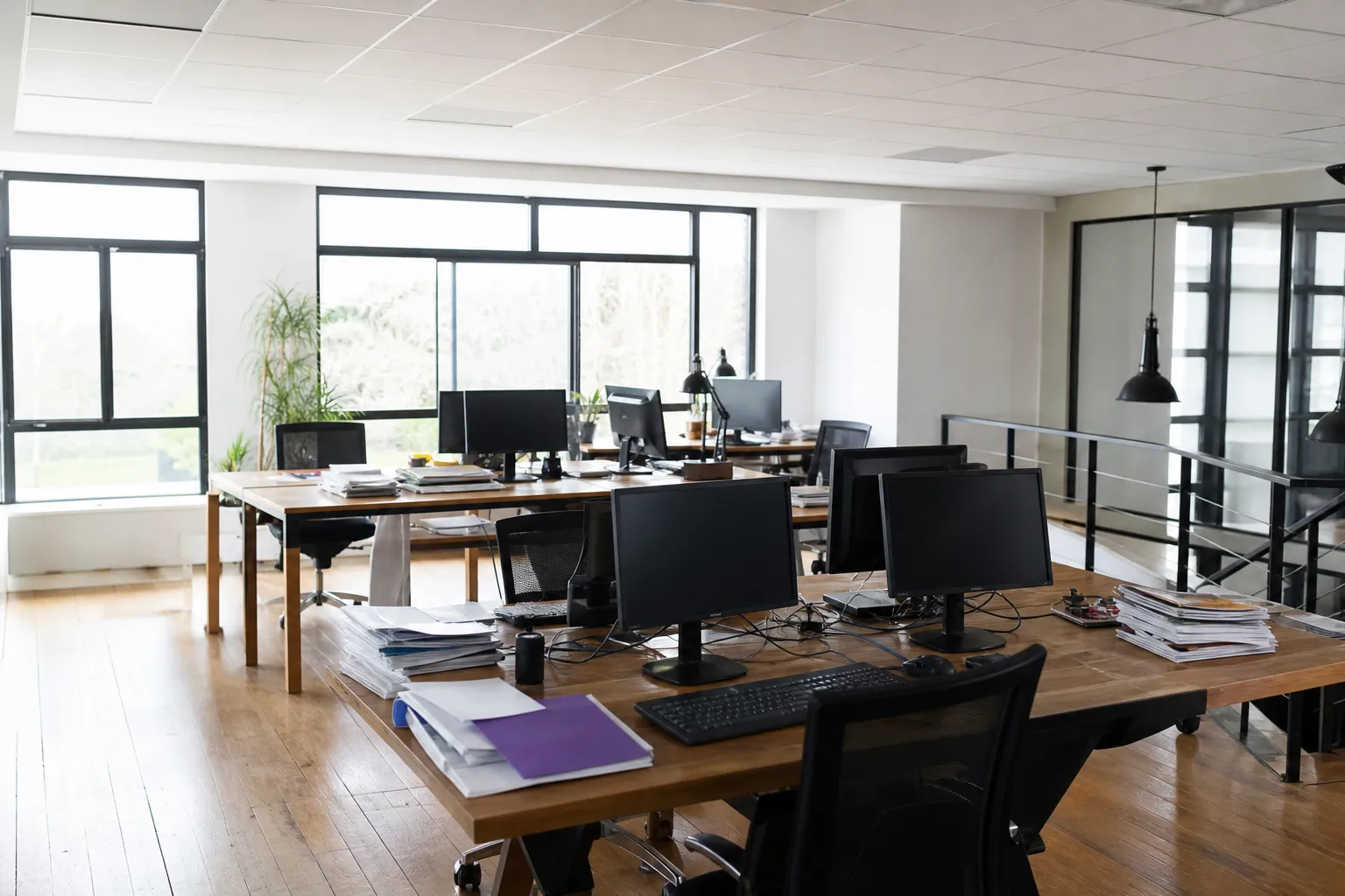 Bureau professionnel réel, open space
